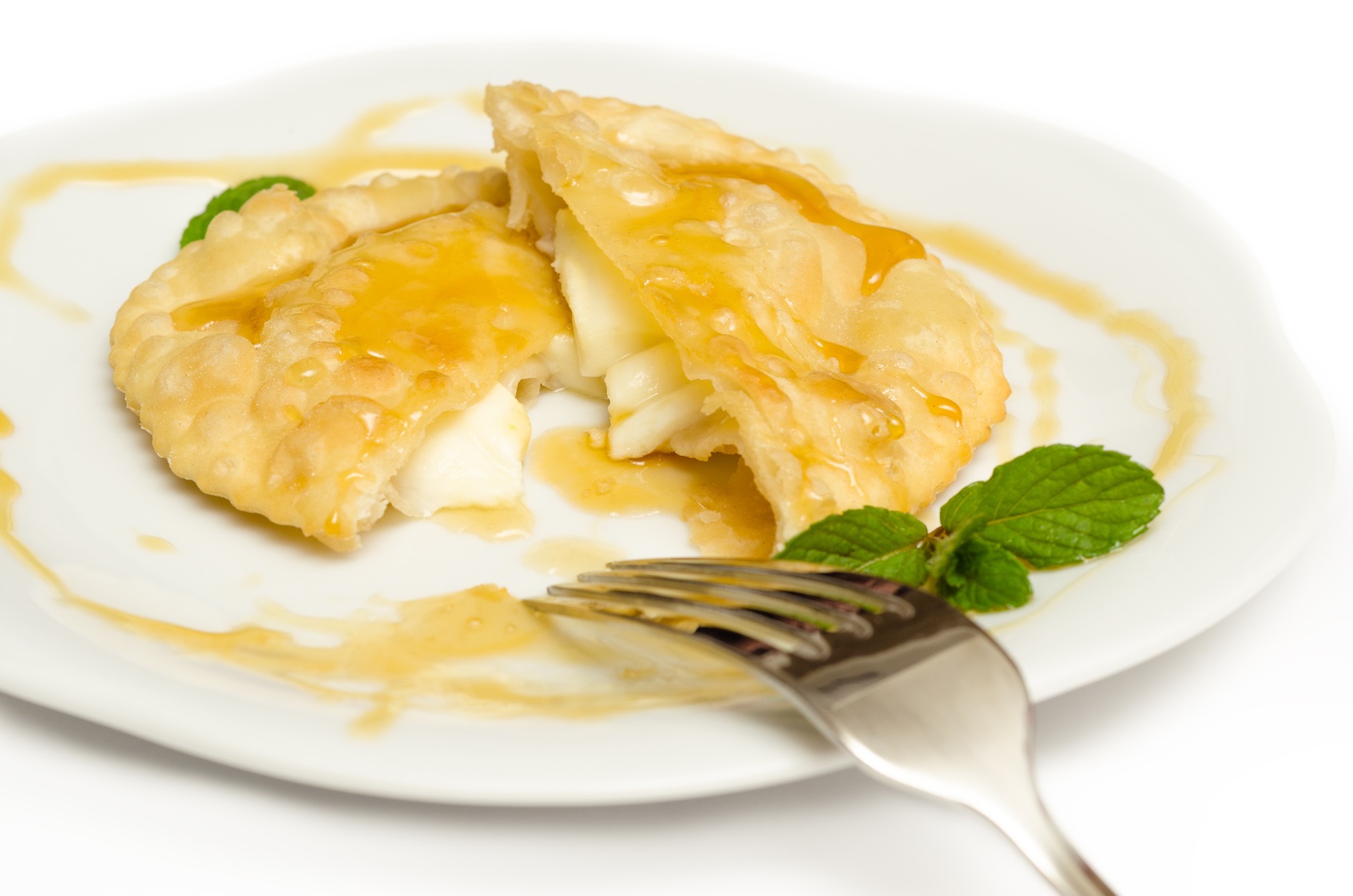 Seadas, i dolci sardi con formaggio e miele