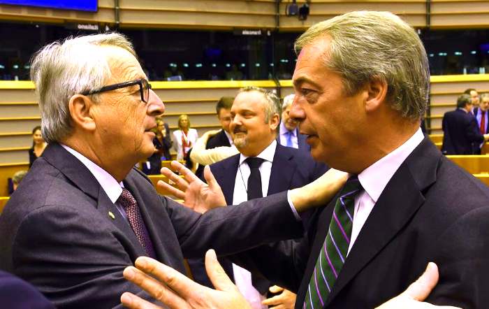 Juncker contro Farage nella seduta del Parlamento Europeo dedicata alla Brexit