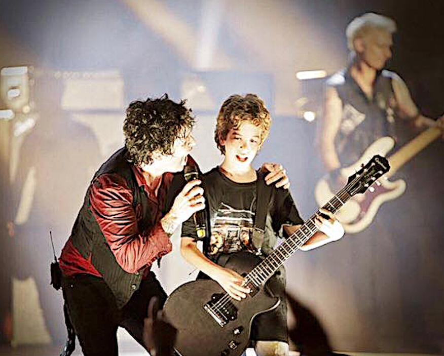 Luca12 anni si esibisce sul palco del SUMMER FESTIVAL di LUCCA insieme ai GREEN DAY