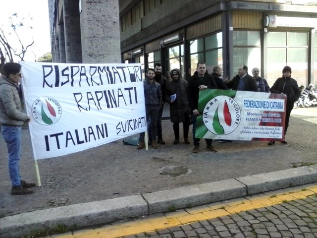 Sit-in di Fiamma Tricolore in difesa dei risparmiatori.