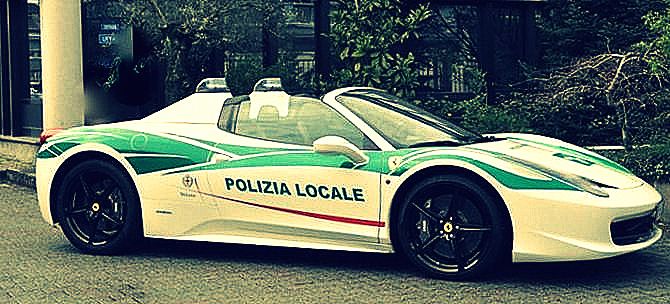 Prete ubriaco sfreccia per Ferrara. Vigili in Ferrari di MALAVITOSI a Milano... e Donald Trump