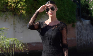 Che ci fa Belen Rodriguez a Venezia73? Come mai quello sguardo triste?