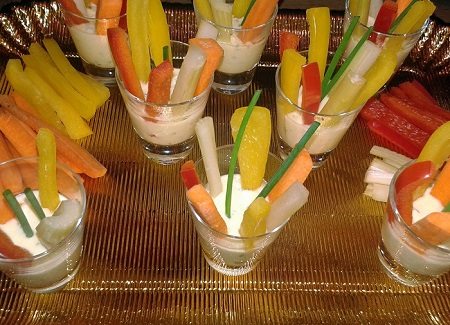 Cruditè di verdura in salsa di yogurt e senape