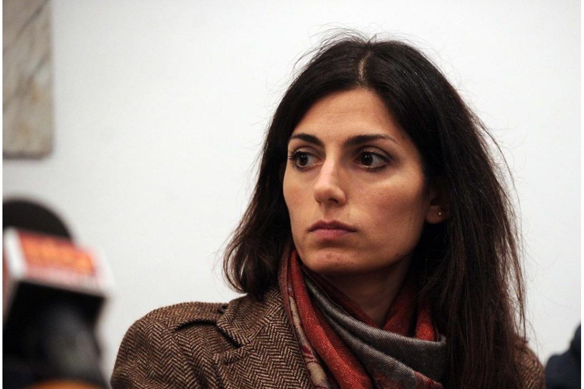 Roma, Virginia Raggi nella bufera: programma copiato da altri documenti