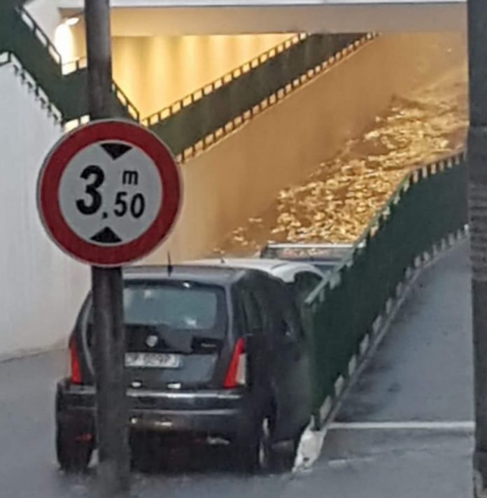 Maltempo a Salerno, disagi per la viabilità