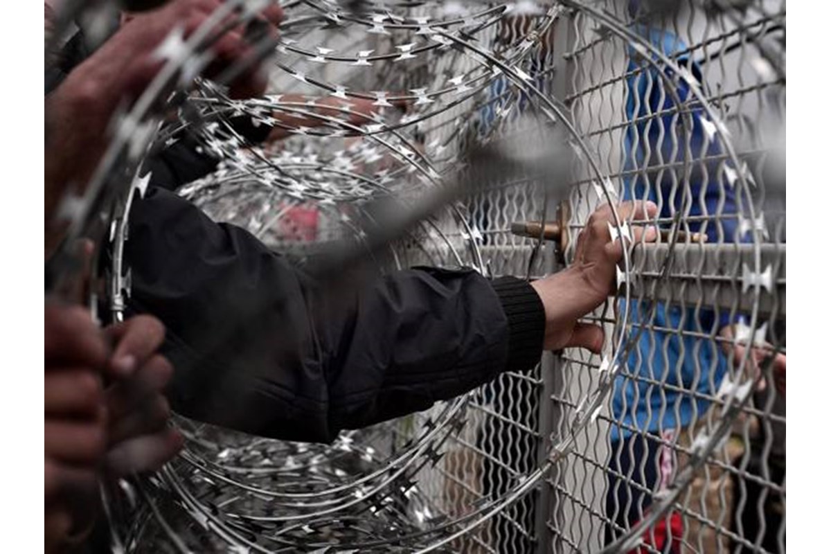 Migranti, scontri con Polizia tra Macedonia e Grecia