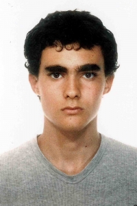 L'assurda morte di un innocente per mano di quattro poliziotti. Federico aveva solo 18 anni