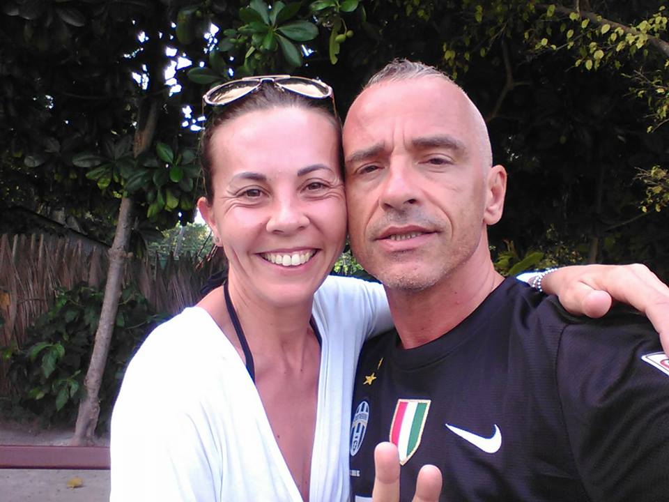 EROS RAMAZZOTTI E FAMIGLIA ALLE MALDIVE: TRA MARE, INCONTRI, E PARTITE DI CALCIO IMPROVVISATE