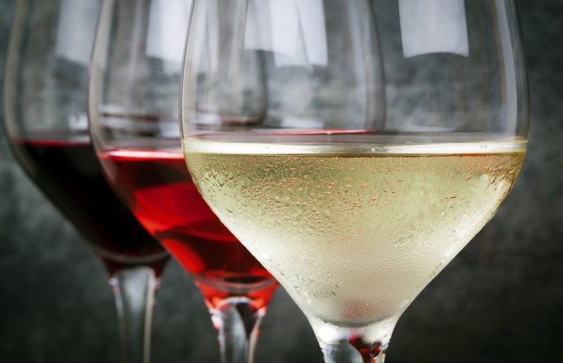 Come si abbina il cibo al vino? Ecco le regole fondamentali