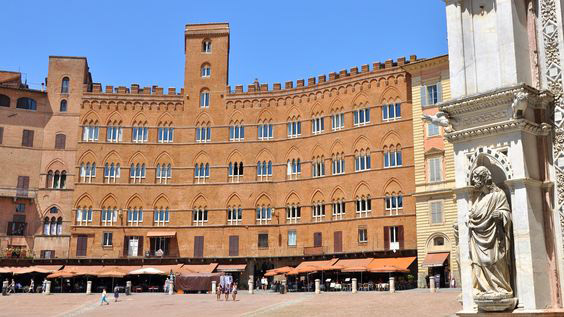 Scopri Palazzo Sansedoni a Siena