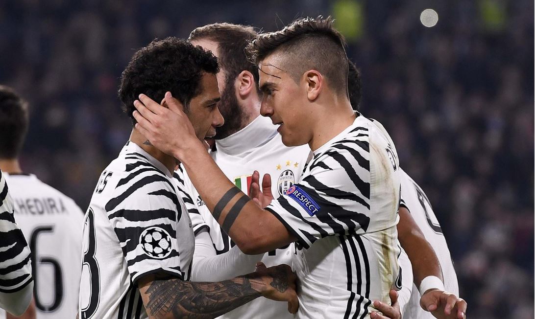 Caos in casa Juventus, Dani Alves avrebbe cercato di convincere Dybala ad andarsene