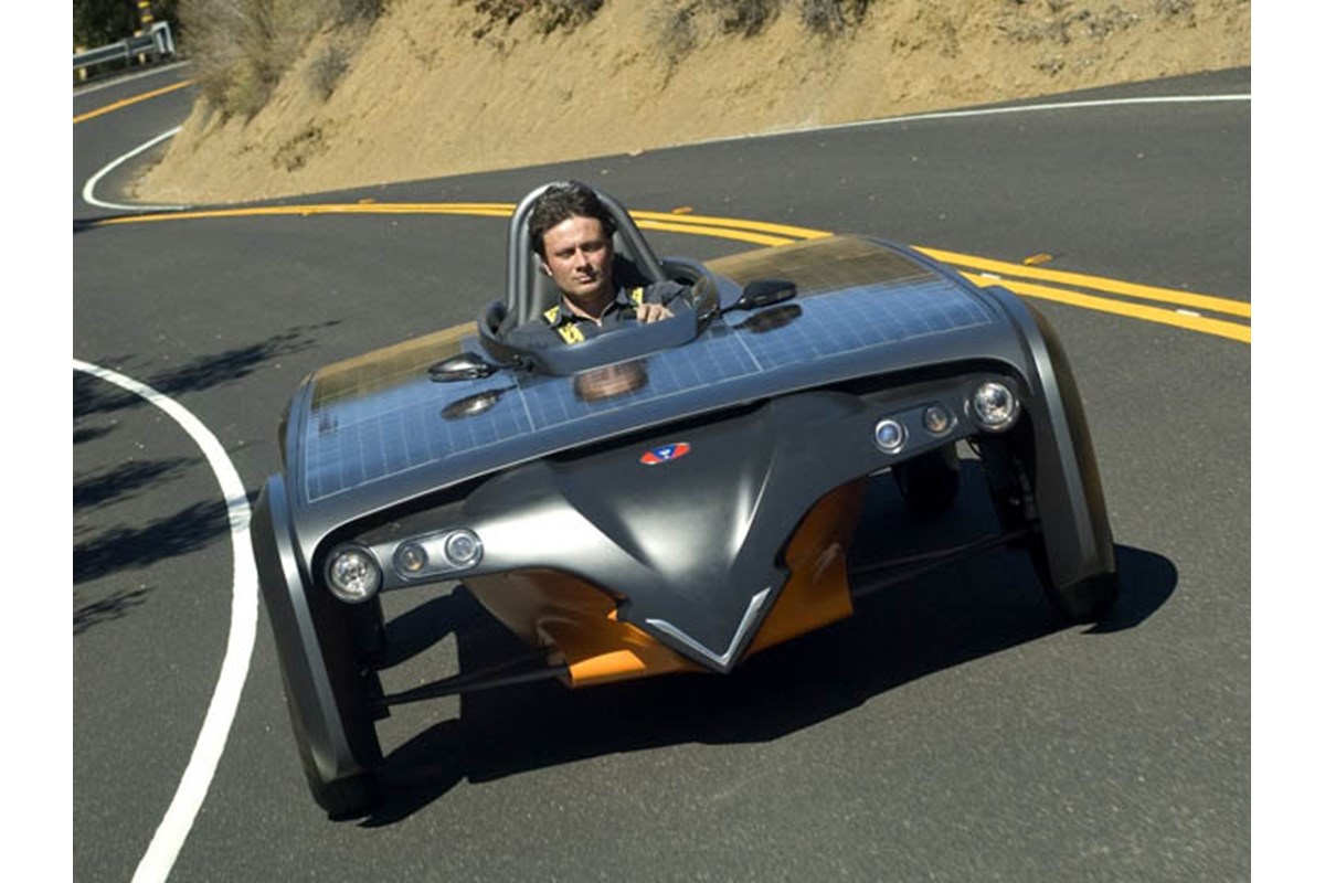 Le auto a pannelli solari sono il futuro? Per ora no...